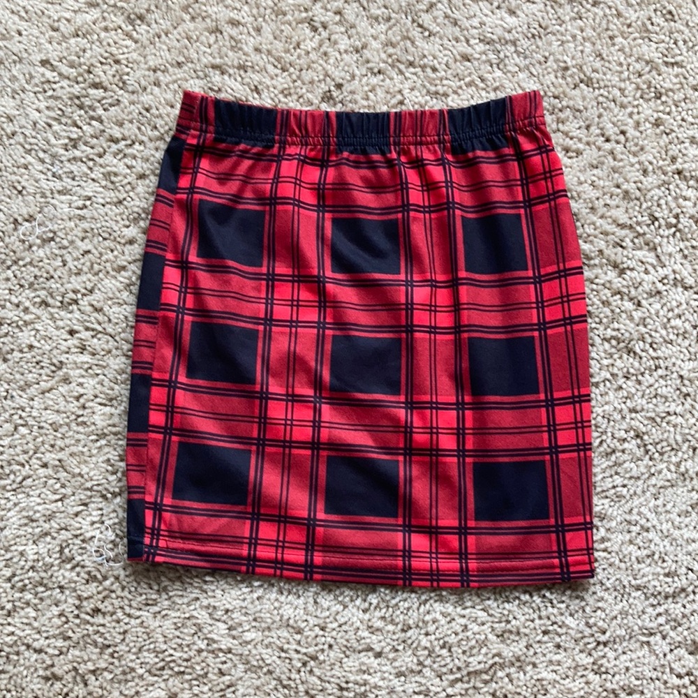 SHEIN Girls size 8 black and red checkered skirt